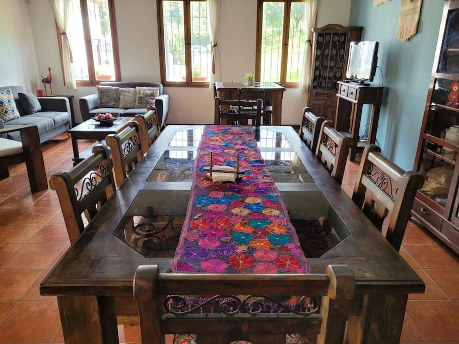 Amplia Casa Antigua Guatemala Con Pergola Y Jardinヴィラ エクステリア 写真