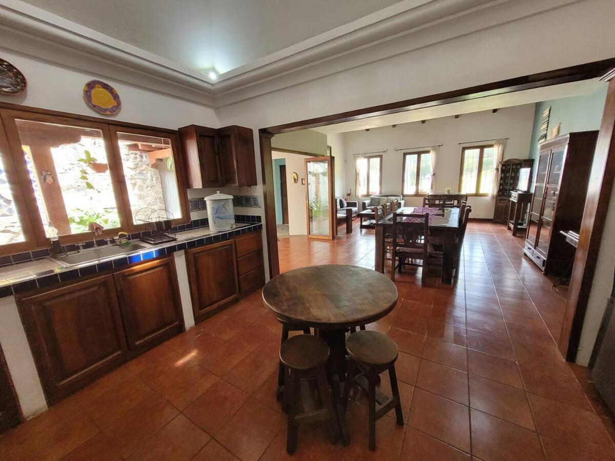 Amplia Casa Antigua Guatemala Con Pergola Y Jardinヴィラ エクステリア 写真