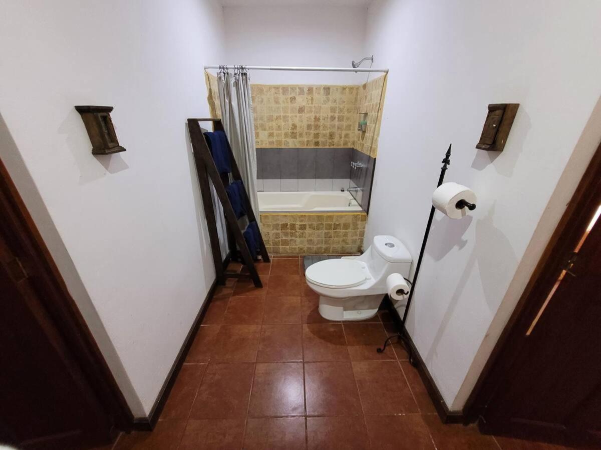Amplia Casa Antigua Guatemala Con Pergola Y Jardinヴィラ エクステリア 写真
