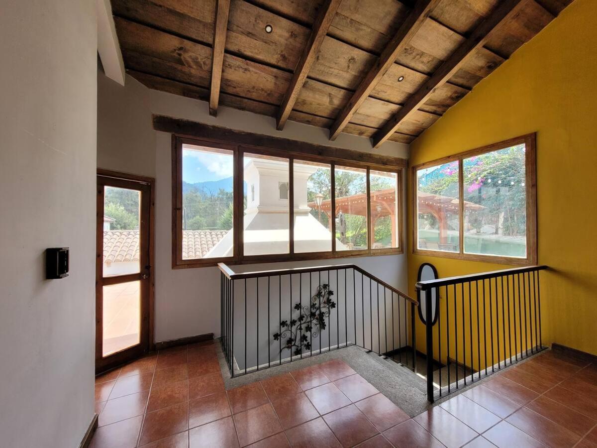 Amplia Casa Antigua Guatemala Con Pergola Y Jardinヴィラ エクステリア 写真