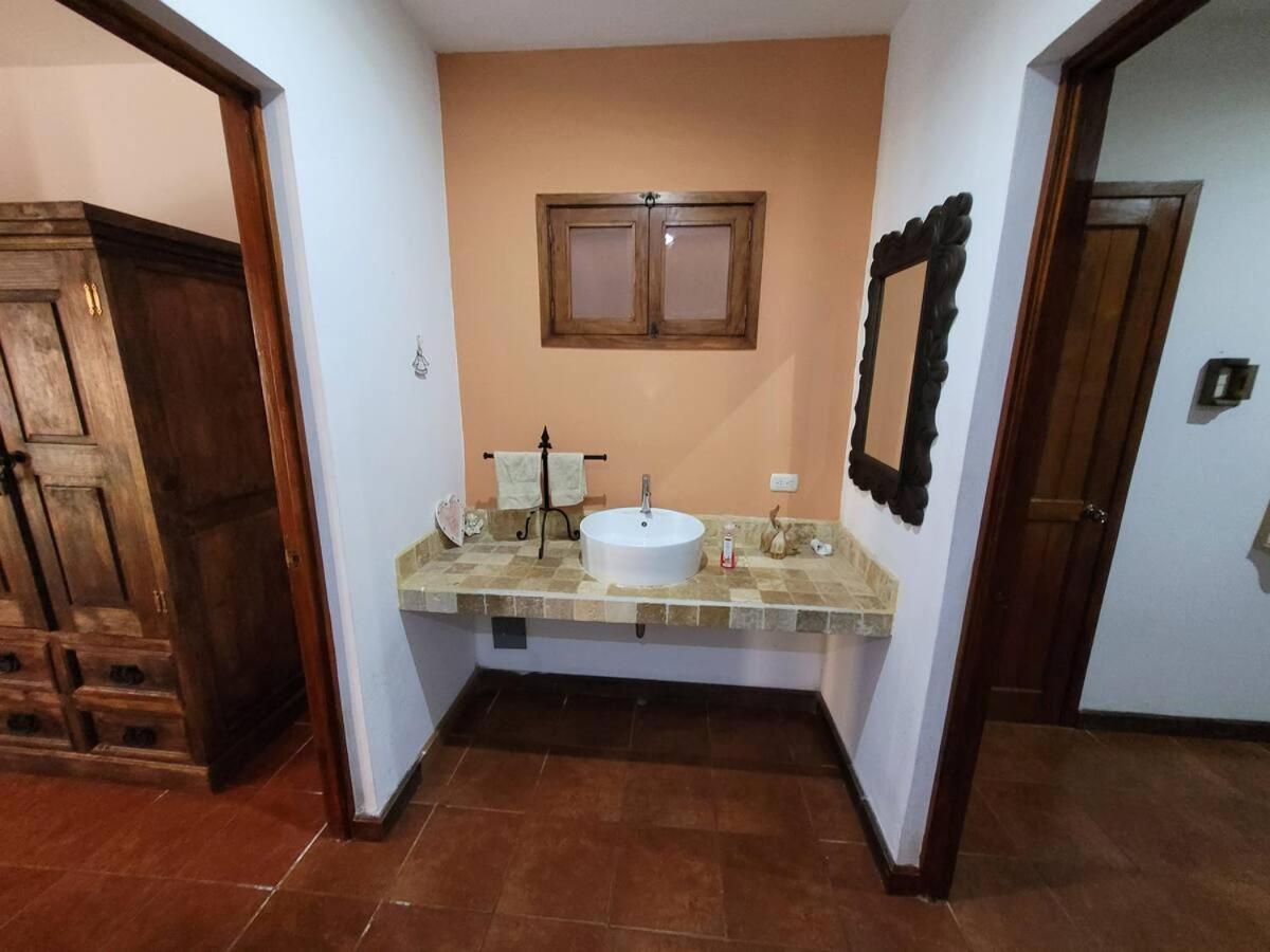 Amplia Casa Antigua Guatemala Con Pergola Y Jardinヴィラ エクステリア 写真