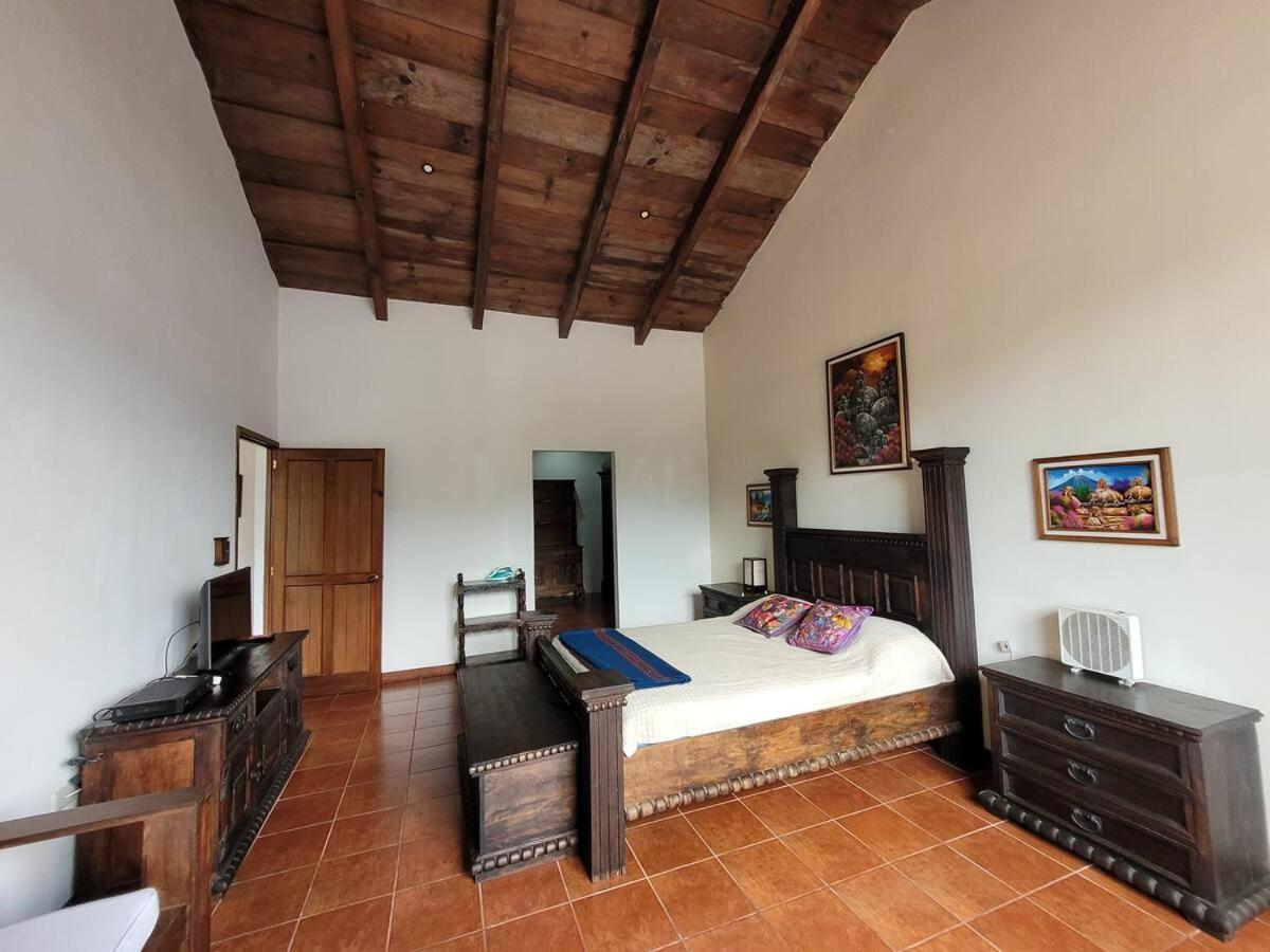 Amplia Casa Antigua Guatemala Con Pergola Y Jardinヴィラ エクステリア 写真
