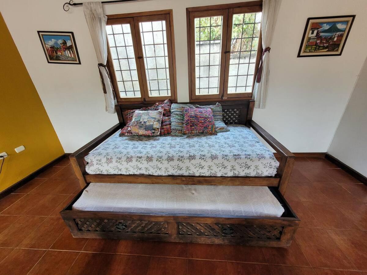 Amplia Casa Antigua Guatemala Con Pergola Y Jardinヴィラ エクステリア 写真