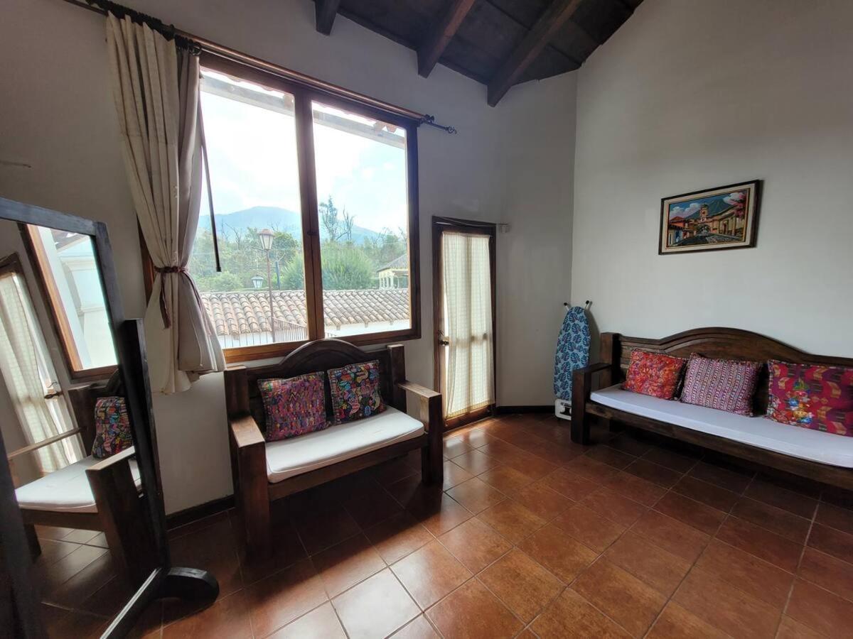 Amplia Casa Antigua Guatemala Con Pergola Y Jardinヴィラ エクステリア 写真