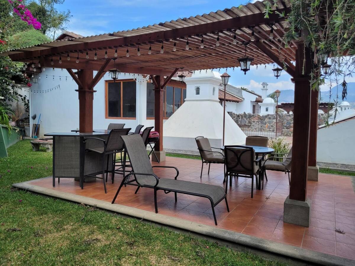 Amplia Casa Antigua Guatemala Con Pergola Y Jardinヴィラ エクステリア 写真